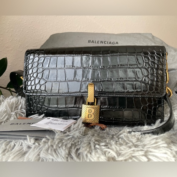 BALENCIAGA Medium Lock Shoulder Bag - Picture 4 of 16
